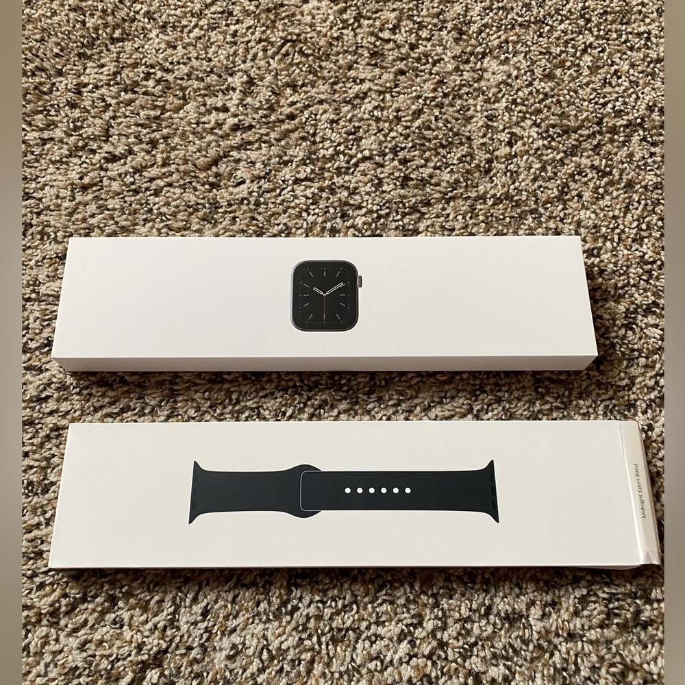 Apple Watch Series 6 44mm Space Gray w/ black band